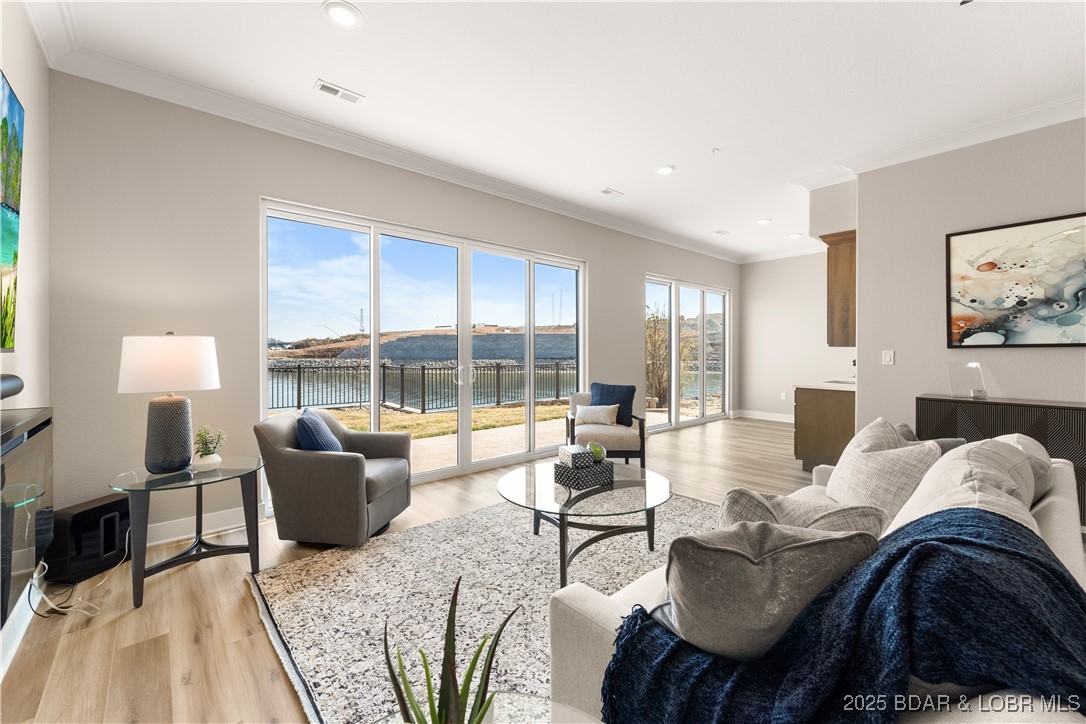 Osage Beach, Missouri 65065, United States, 4 Bedrooms Bedrooms, ,4 BathroomsBathrooms,Residential,Active,195952