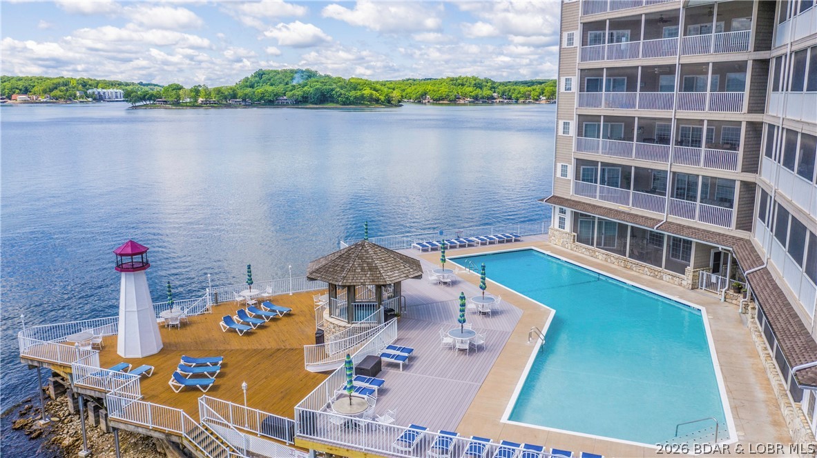 Lighthouse Pointe Condominium - Residential