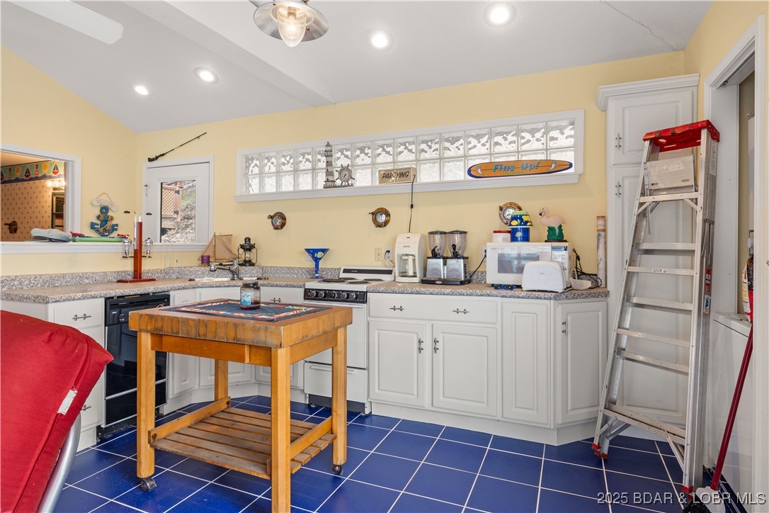 Arrowhead Beach Club - Residential