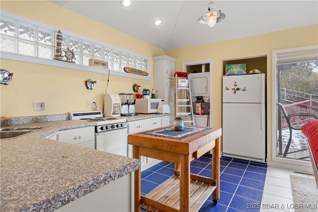 Arrowhead Beach Club - Residential