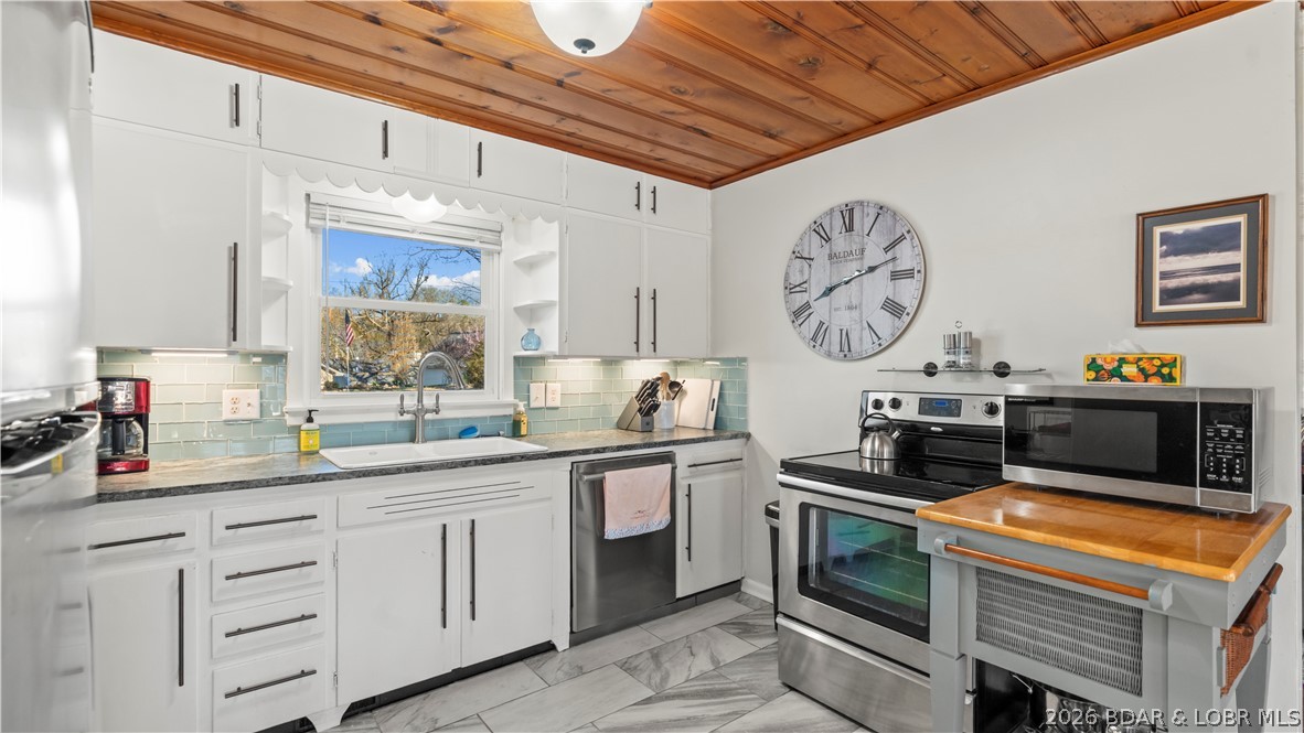 Arrowhead Beach Club - Residential