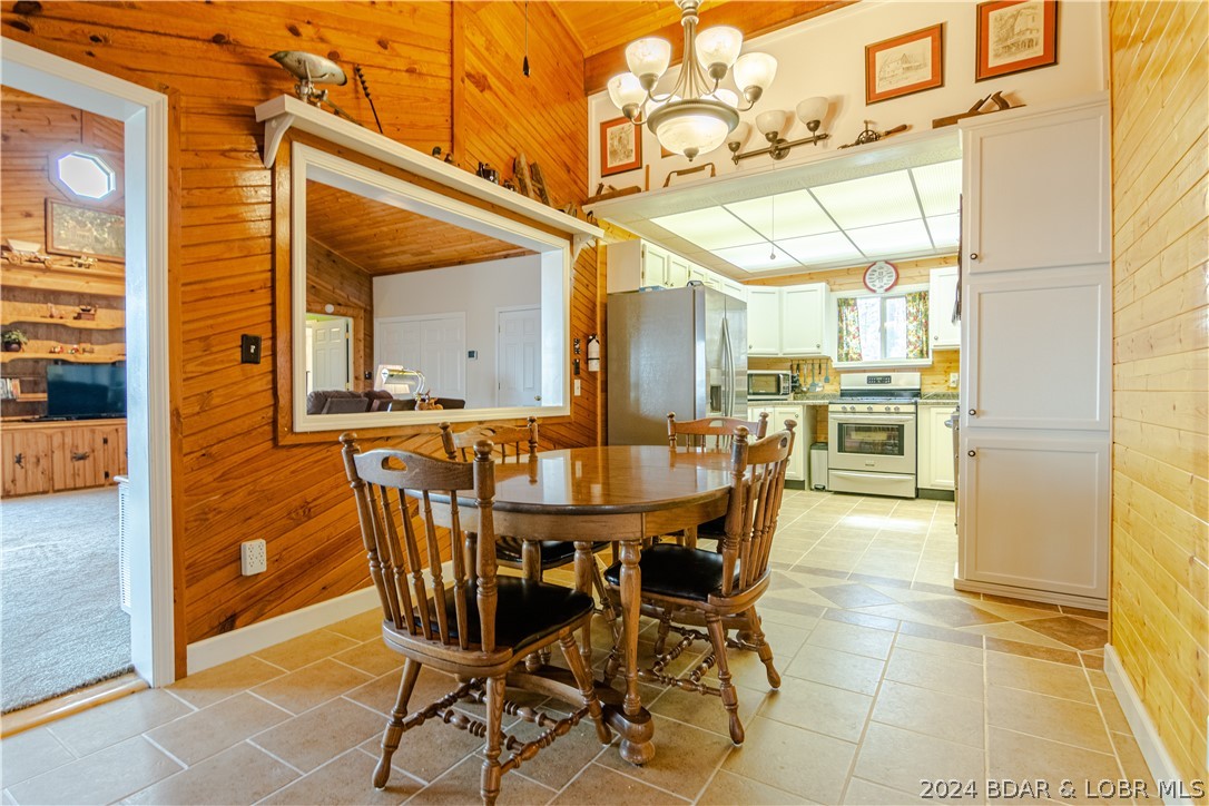 Camdenton, Missouri 65020, United States, 3 Bedrooms Bedrooms, ,3 BathroomsBathrooms,Residential,Contingent,62552