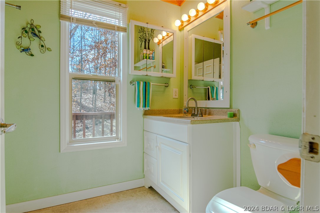 Camdenton, Missouri 65020, United States, 3 Bedrooms Bedrooms, ,3 BathroomsBathrooms,Residential,Contingent,62552