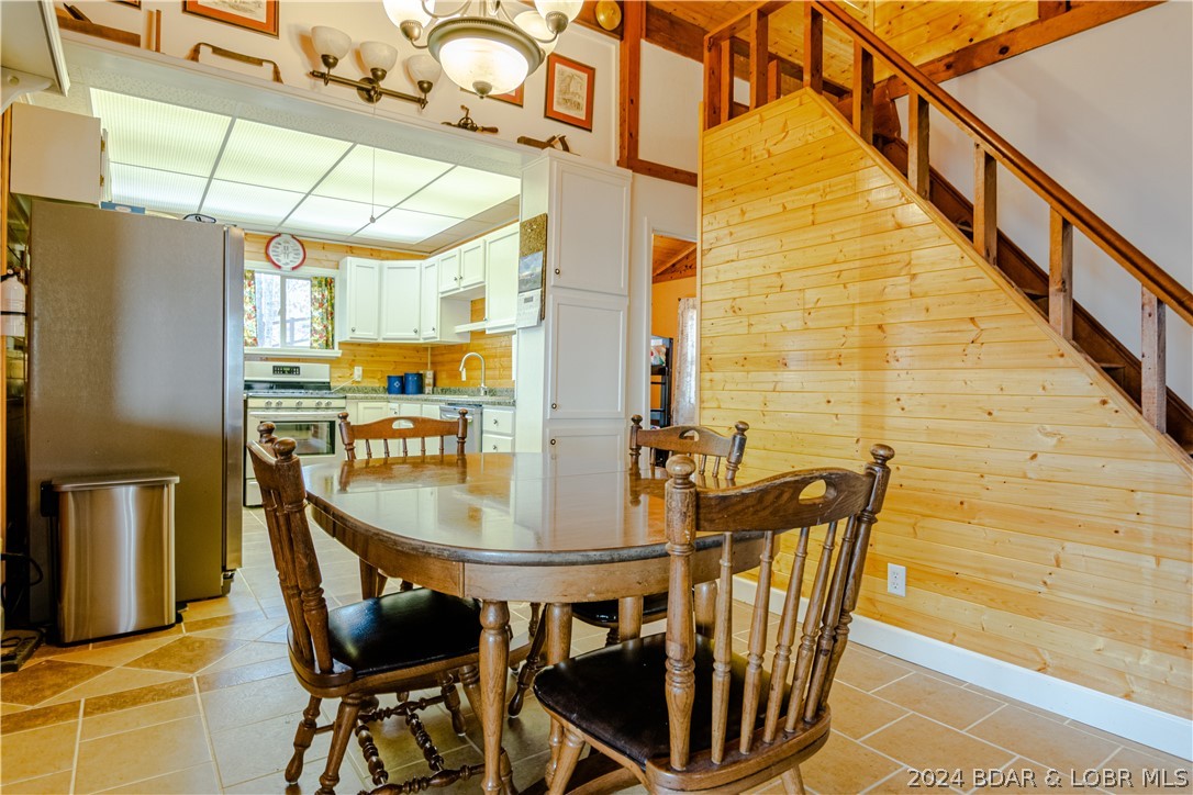 Camdenton, Missouri 65020, United States, 3 Bedrooms Bedrooms, ,3 BathroomsBathrooms,Residential,Contingent,62552