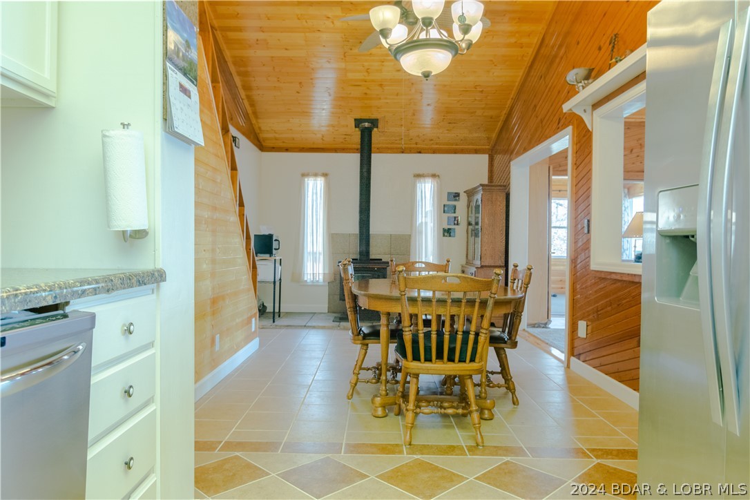 Camdenton, Missouri 65020, United States, 3 Bedrooms Bedrooms, ,3 BathroomsBathrooms,Residential,Contingent,62552