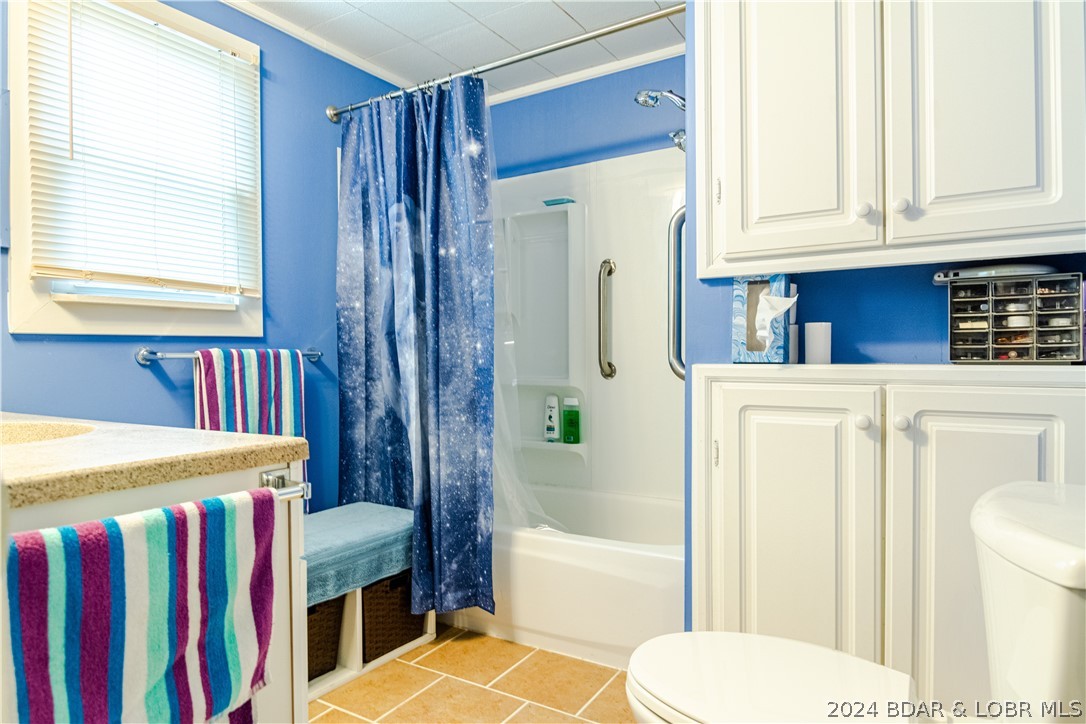 Camdenton, Missouri 65020, United States, 3 Bedrooms Bedrooms, ,3 BathroomsBathrooms,Residential,Contingent,62552