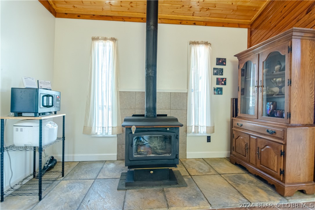 Camdenton, Missouri 65020, United States, 3 Bedrooms Bedrooms, ,3 BathroomsBathrooms,Residential,Contingent,62552