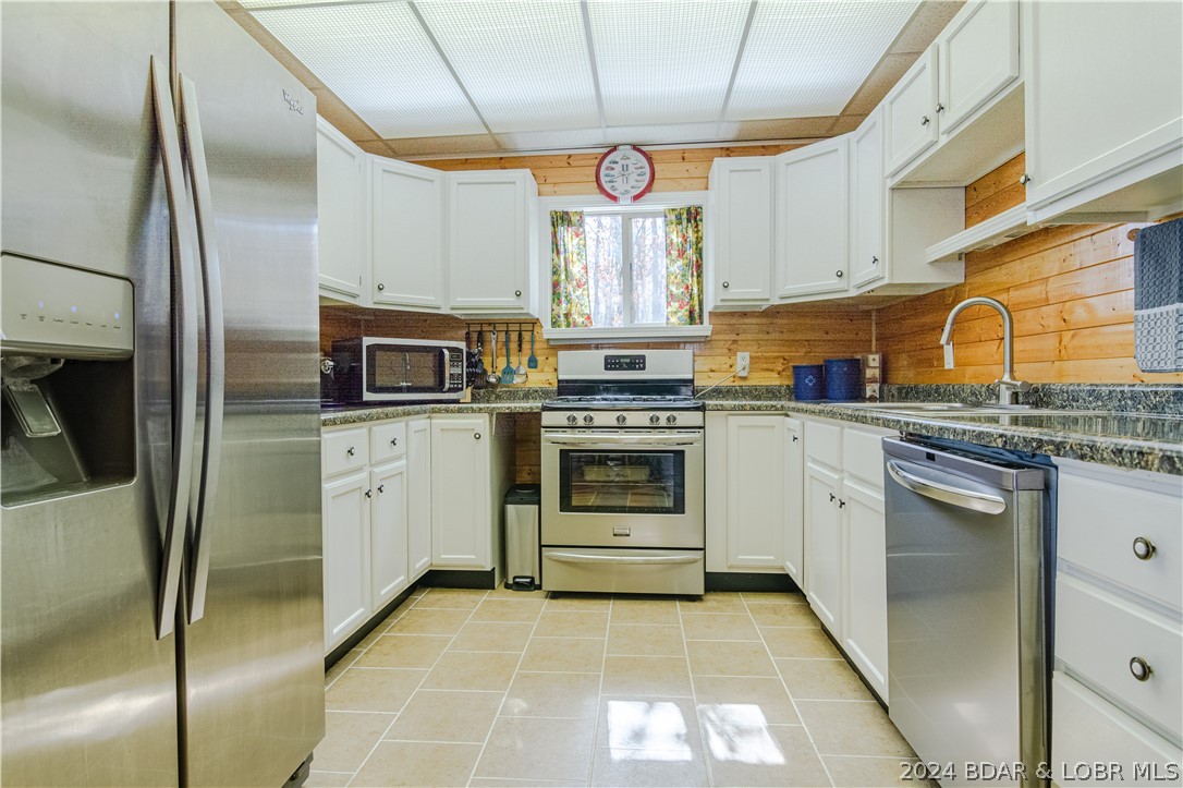 Camdenton, Missouri 65020, United States, 3 Bedrooms Bedrooms, ,3 BathroomsBathrooms,Residential,Contingent,62552