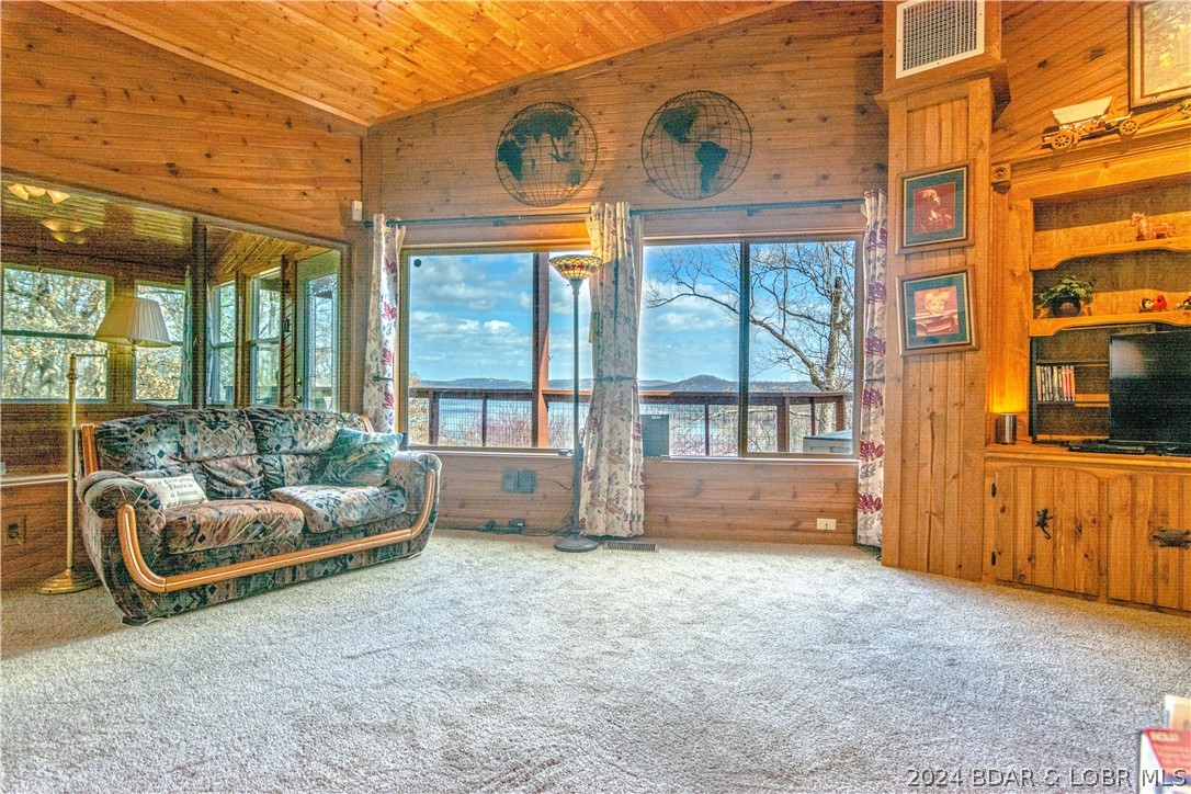 Camdenton, Missouri 65020, United States, 3 Bedrooms Bedrooms, ,3 BathroomsBathrooms,Residential,Contingent,62552