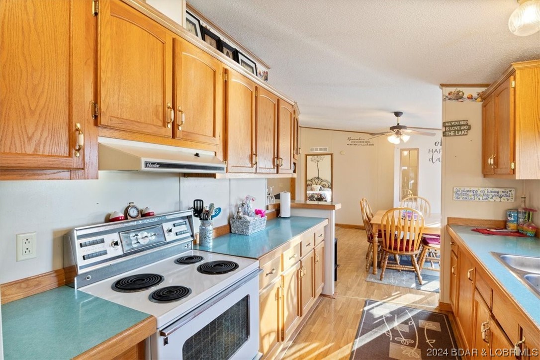 Gravois Mills, Missouri 65037, United States, 3 Bedrooms Bedrooms, ,2 BathroomsBathrooms,Residential,Contingent,67416