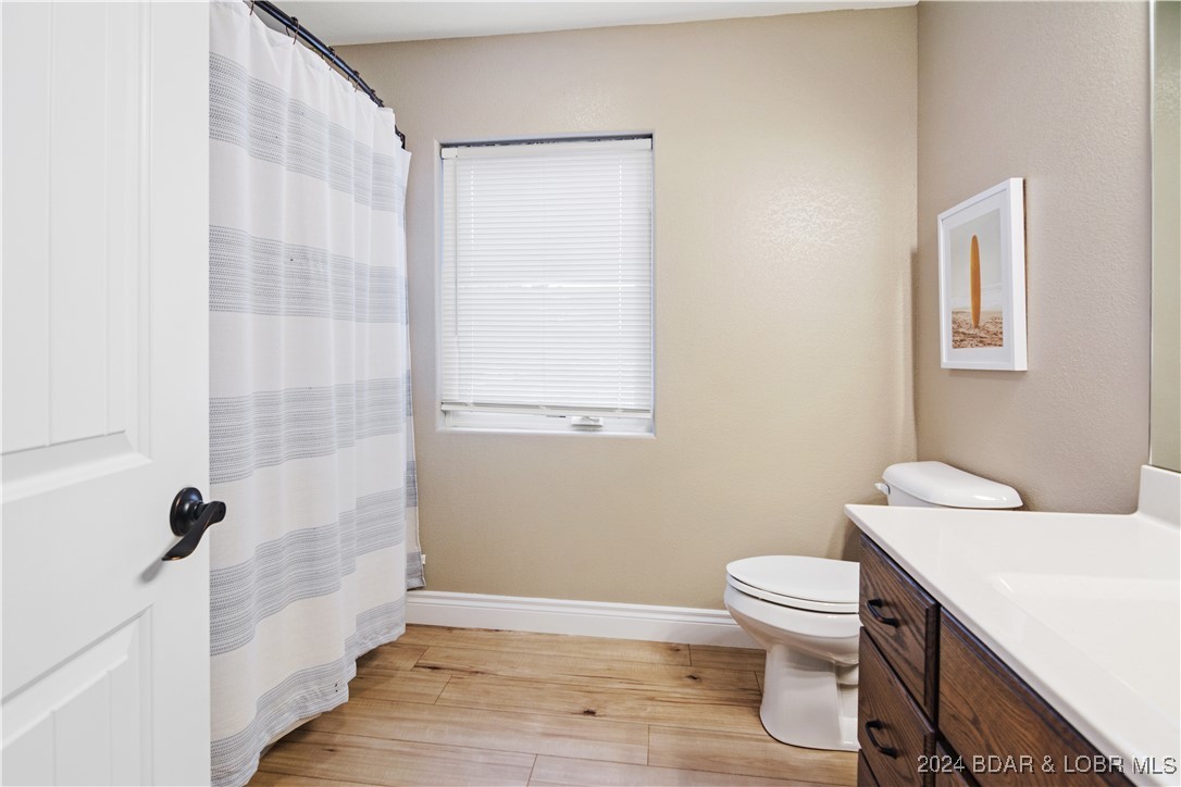 Linn Creek, Missouri 65052, United States, 6 Bedrooms Bedrooms, ,6 BathroomsBathrooms,Residential,Contingent,45590