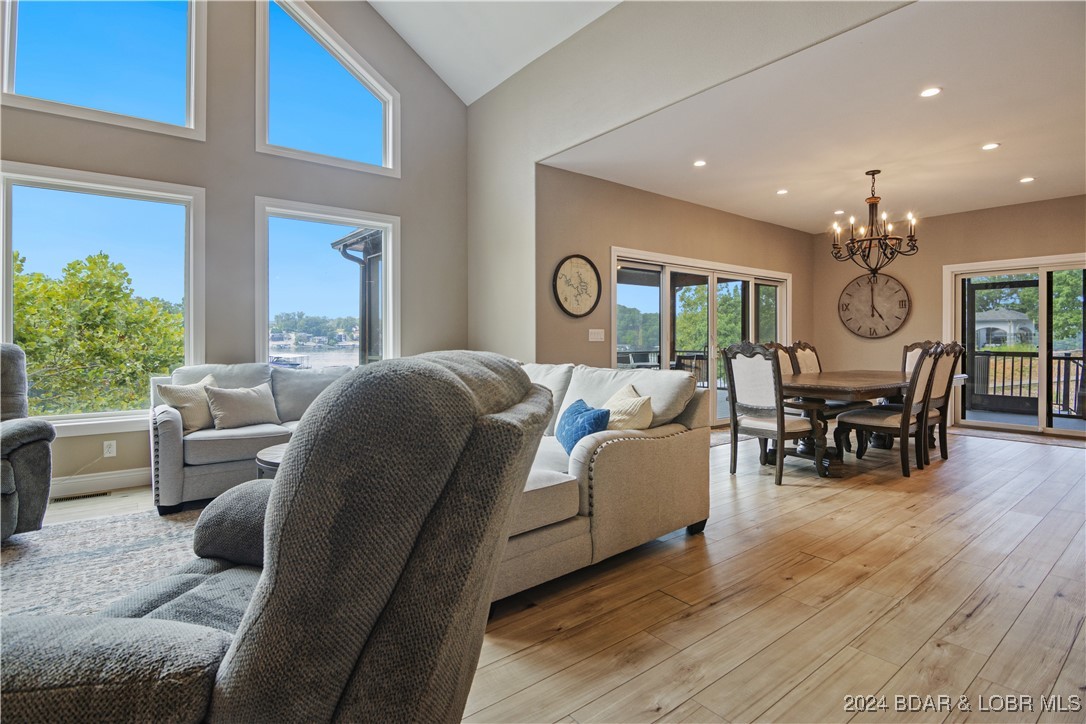 Linn Creek, Missouri 65052, United States, 6 Bedrooms Bedrooms, ,6 BathroomsBathrooms,Residential,Contingent,45590