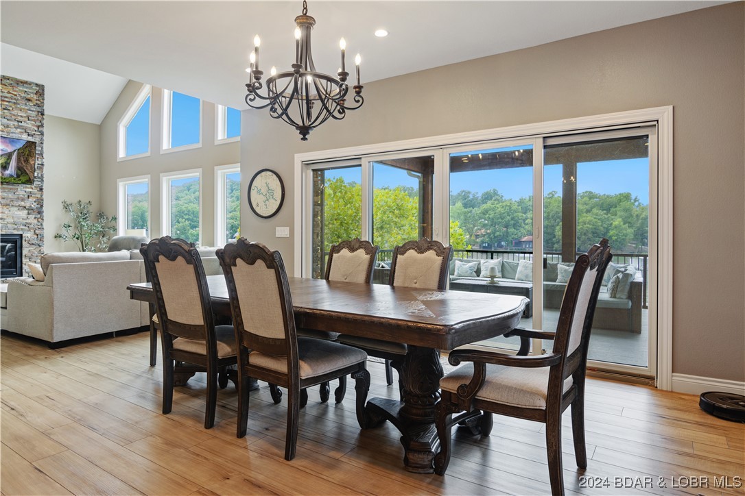 Linn Creek, Missouri 65052, United States, 6 Bedrooms Bedrooms, ,6 BathroomsBathrooms,Residential,Contingent,45590