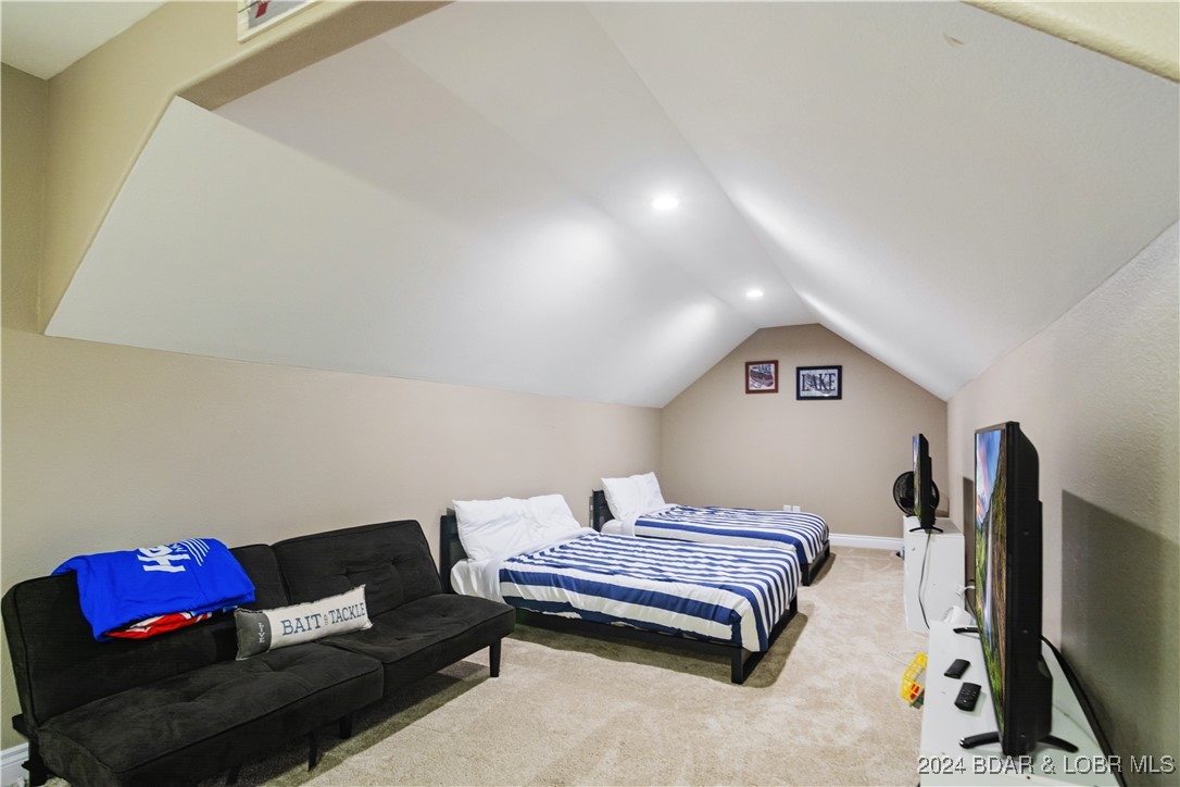 Linn Creek, Missouri 65052, United States, 6 Bedrooms Bedrooms, ,6 BathroomsBathrooms,Residential,Contingent,45590