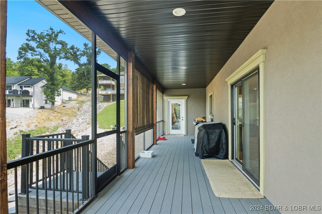 Linn Creek, Missouri 65052, United States, 6 Bedrooms Bedrooms, ,6 BathroomsBathrooms,Residential,Contingent,45590