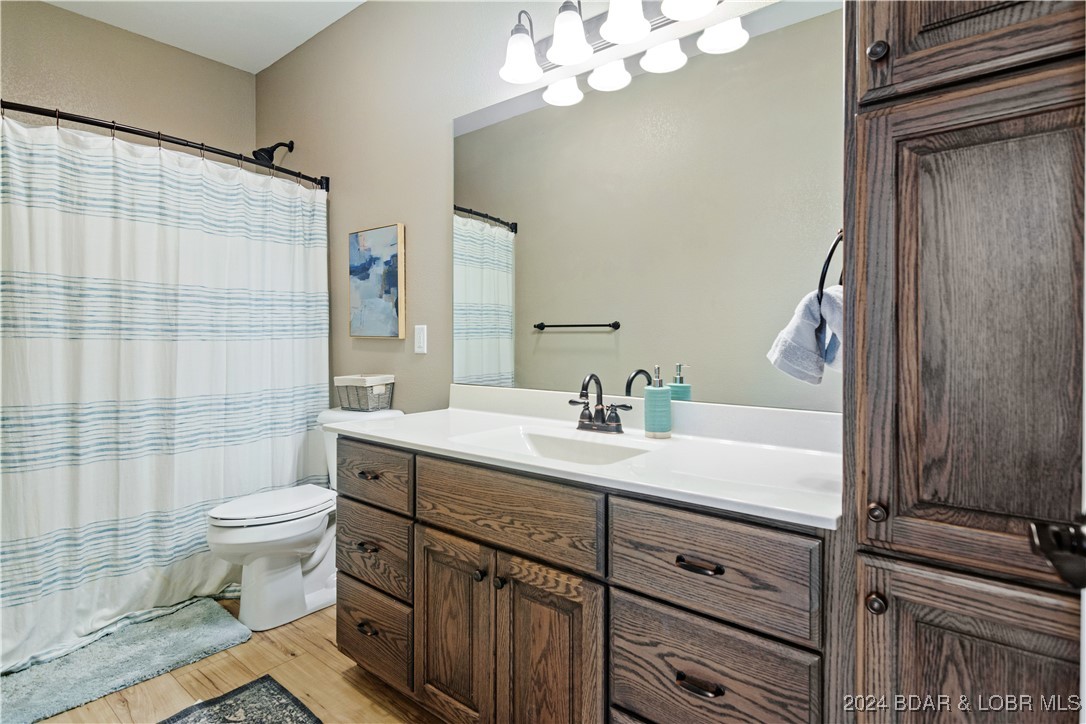 Linn Creek, Missouri 65052, United States, 6 Bedrooms Bedrooms, ,6 BathroomsBathrooms,Residential,Contingent,45590