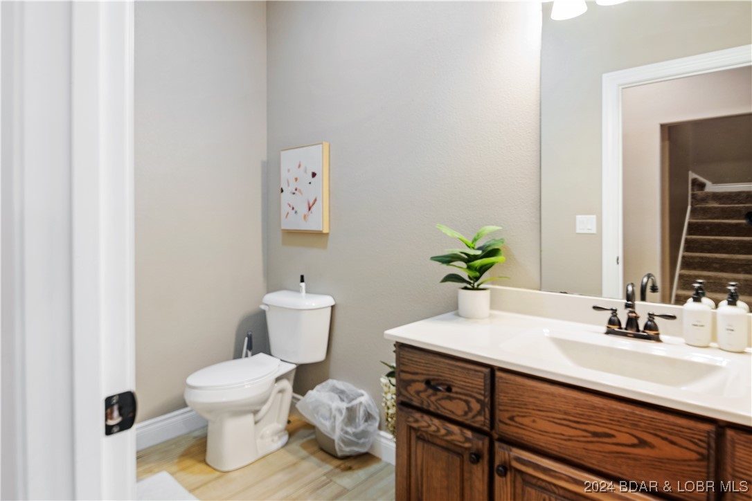 Linn Creek, Missouri 65052, United States, 6 Bedrooms Bedrooms, ,6 BathroomsBathrooms,Residential,Contingent,45590