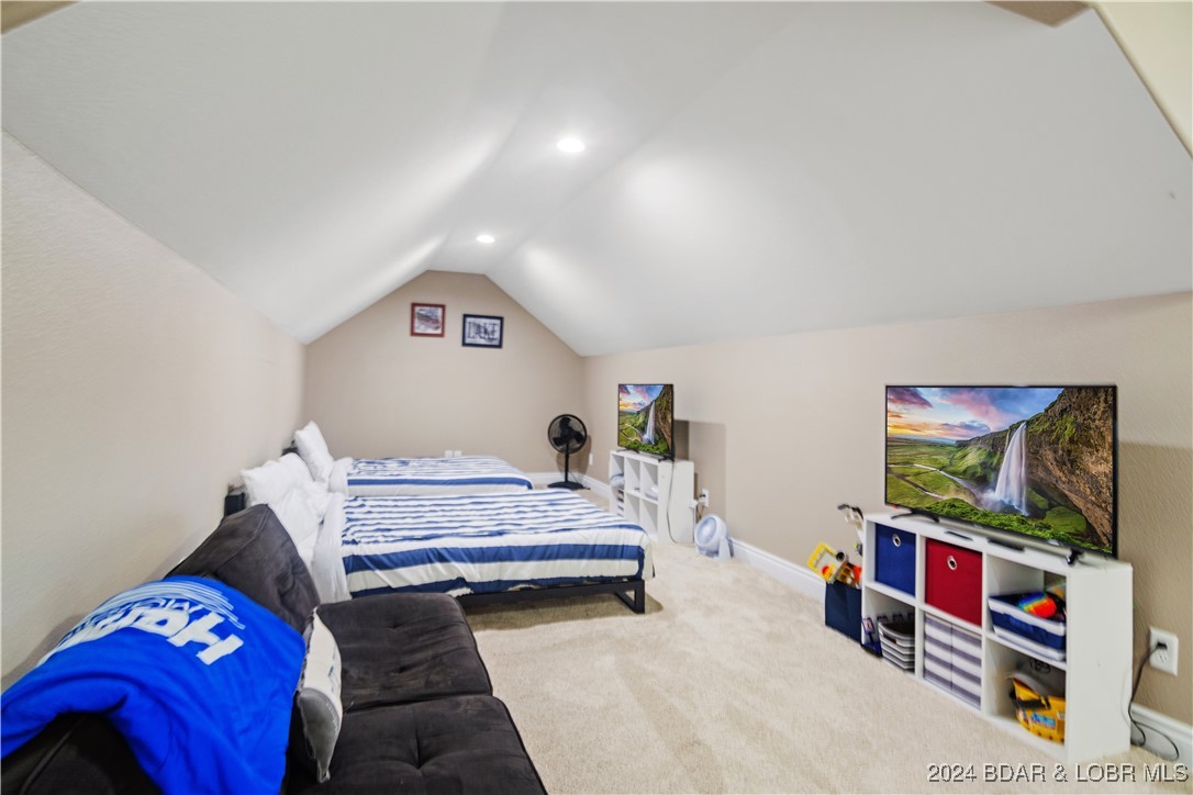 Linn Creek, Missouri 65052, United States, 6 Bedrooms Bedrooms, ,6 BathroomsBathrooms,Residential,Contingent,45590