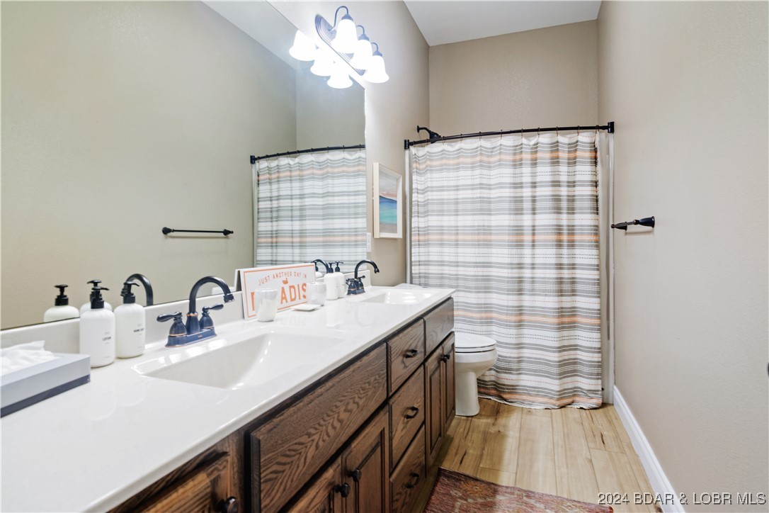 Linn Creek, Missouri 65052, United States, 6 Bedrooms Bedrooms, ,6 BathroomsBathrooms,Residential,Contingent,45590