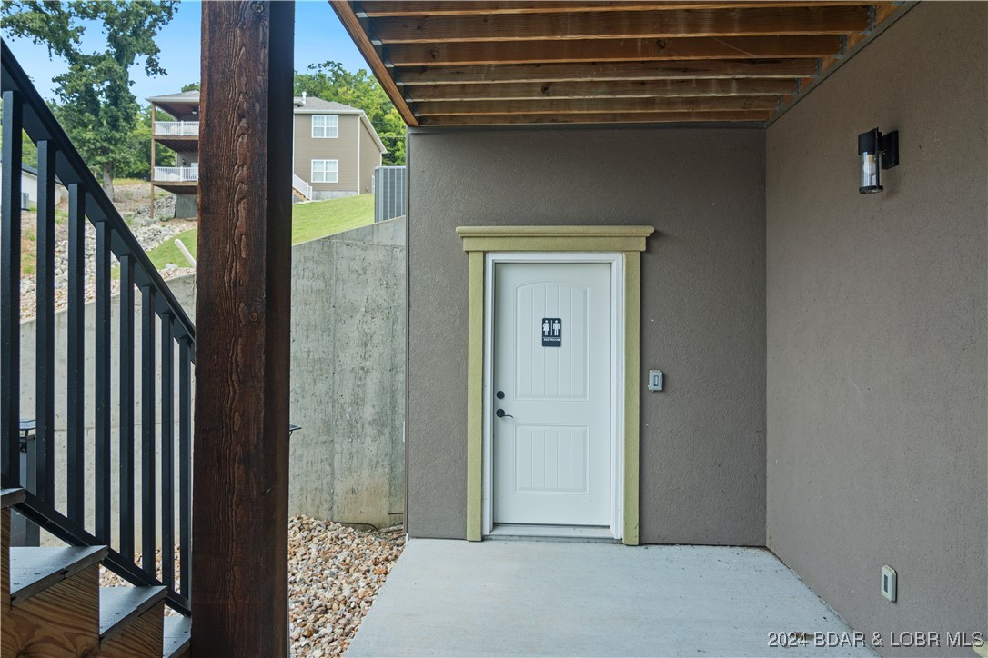 Linn Creek, Missouri 65052, United States, 6 Bedrooms Bedrooms, ,6 BathroomsBathrooms,Residential,Contingent,45590