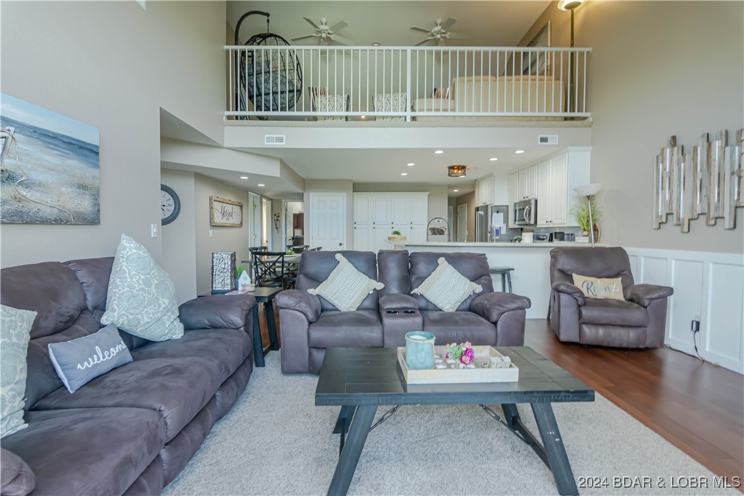 Camdenton, Missouri 65020, United States, 4 Bedrooms Bedrooms, ,2 BathroomsBathrooms,Residential,Contingent,41065