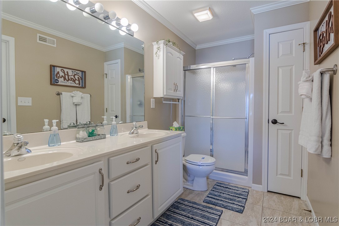 Camdenton, Missouri 65020, United States, 4 Bedrooms Bedrooms, ,2 BathroomsBathrooms,Residential,Contingent,41065