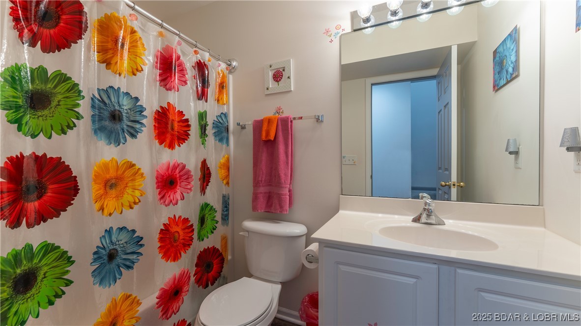 Kaiser, Missouri 65047, United States, 4 Bedrooms Bedrooms, ,3 BathroomsBathrooms,Residential,Active,86987