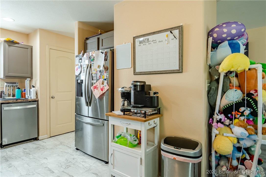 Camdenton, Missouri 65020, United States, 3 Bedrooms Bedrooms, ,3 BathroomsBathrooms,Residential,Active,219718