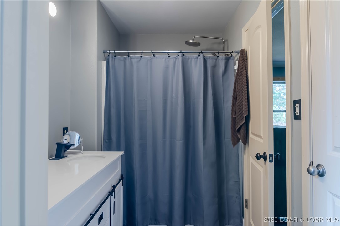 Camdenton, Missouri 65020, United States, 3 Bedrooms Bedrooms, ,3 BathroomsBathrooms,Residential,Active,219718