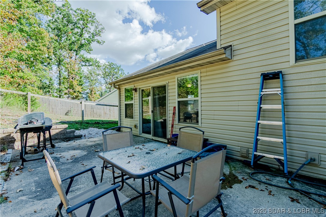 Camdenton, Missouri 65020, United States, 3 Bedrooms Bedrooms, ,3 BathroomsBathrooms,Residential,Active,219718