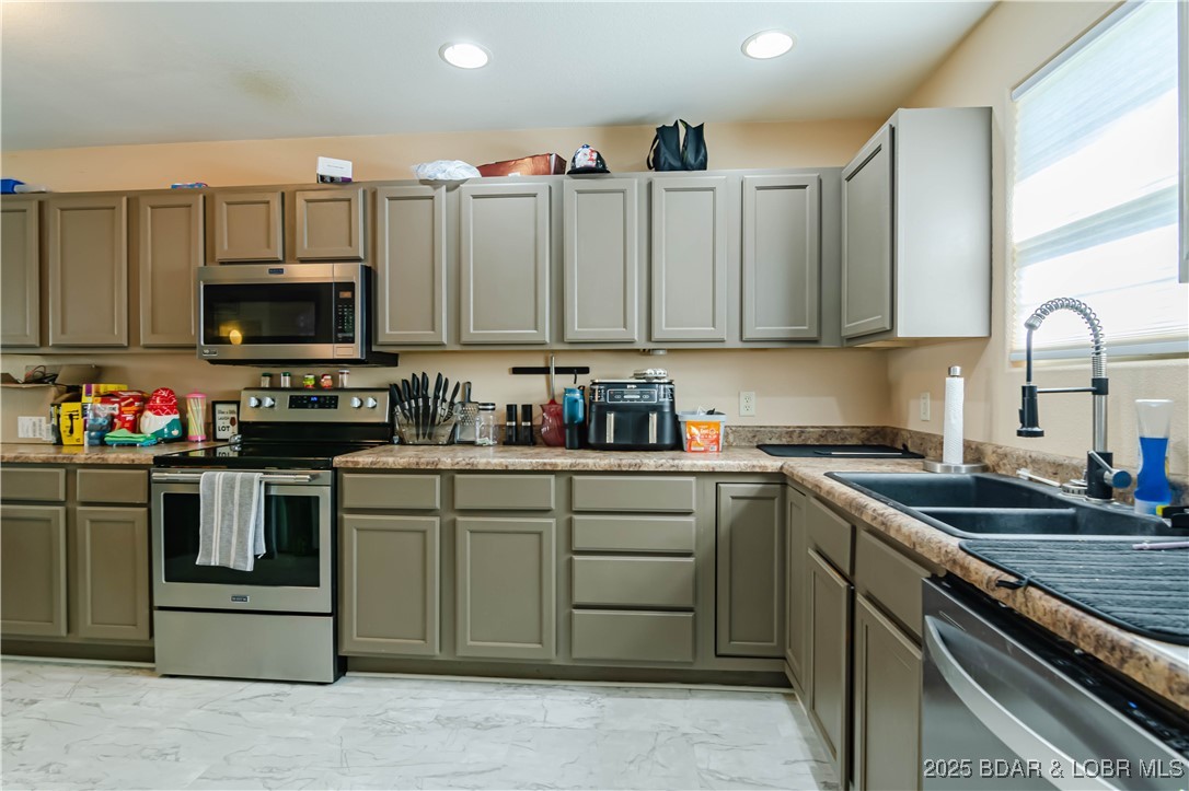 Camdenton, Missouri 65020, United States, 3 Bedrooms Bedrooms, ,3 BathroomsBathrooms,Residential,Active,219718