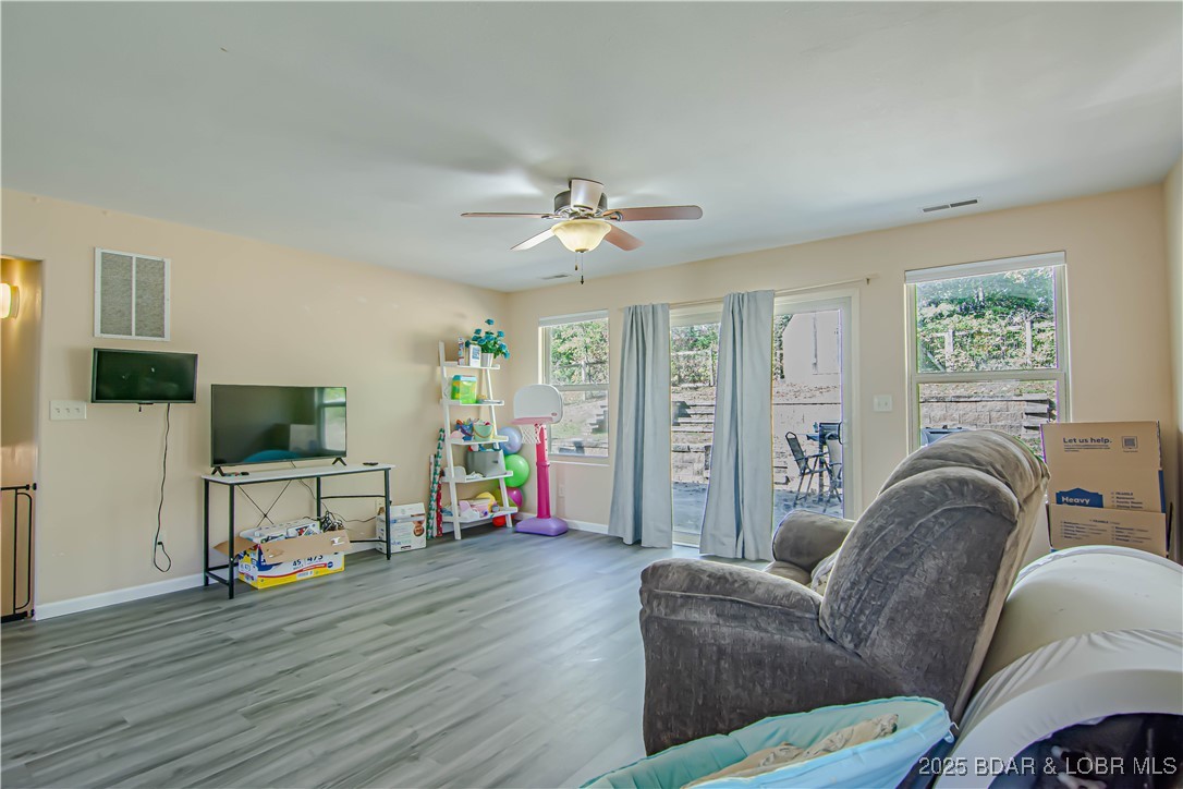 Camdenton, Missouri 65020, United States, 3 Bedrooms Bedrooms, ,3 BathroomsBathrooms,Residential,Active,219718