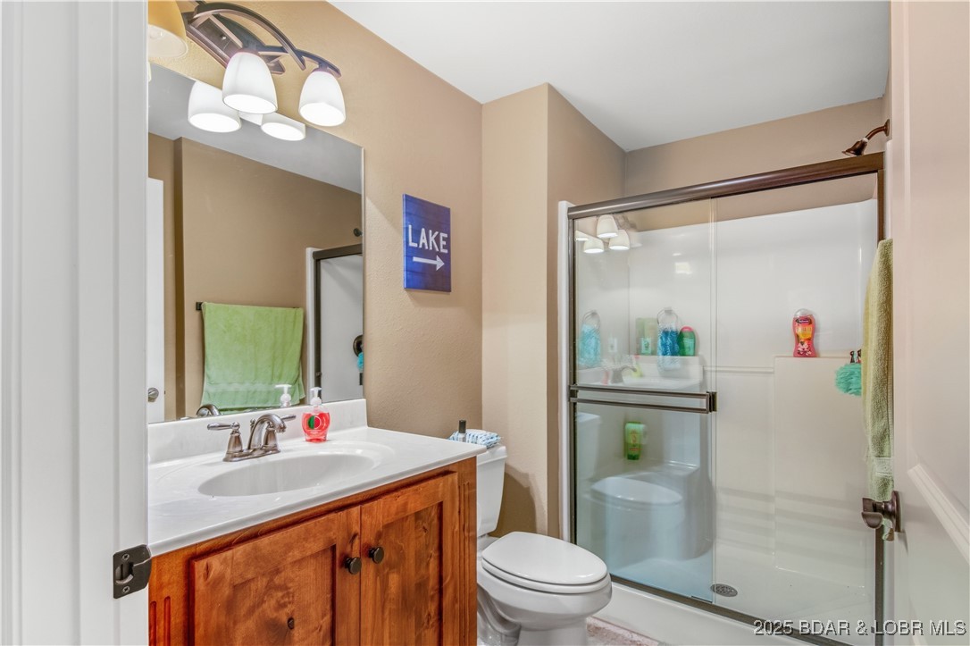 Camdenton, Missouri 65020, United States, 3 Bedrooms Bedrooms, ,3 BathroomsBathrooms,Residential,Active,249787