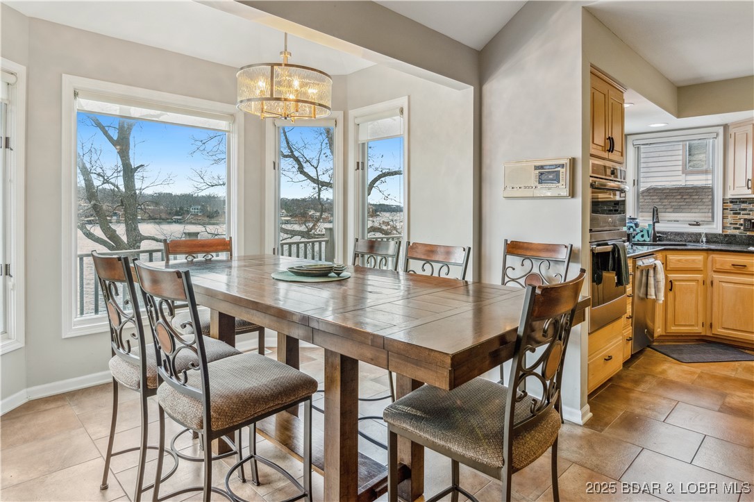 Sunrise Beach, Missouri 65079, United States, 6 Bedrooms Bedrooms, ,6 BathroomsBathrooms,Residential,Active,84774