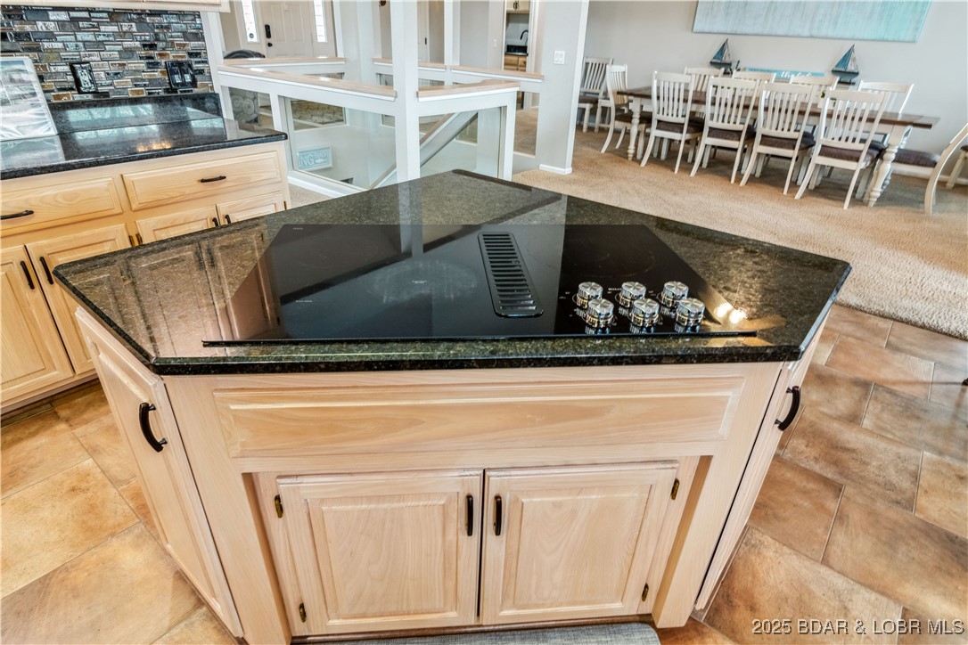 Sunrise Beach, Missouri 65079, United States, 6 Bedrooms Bedrooms, ,6 BathroomsBathrooms,Residential,Active,84774