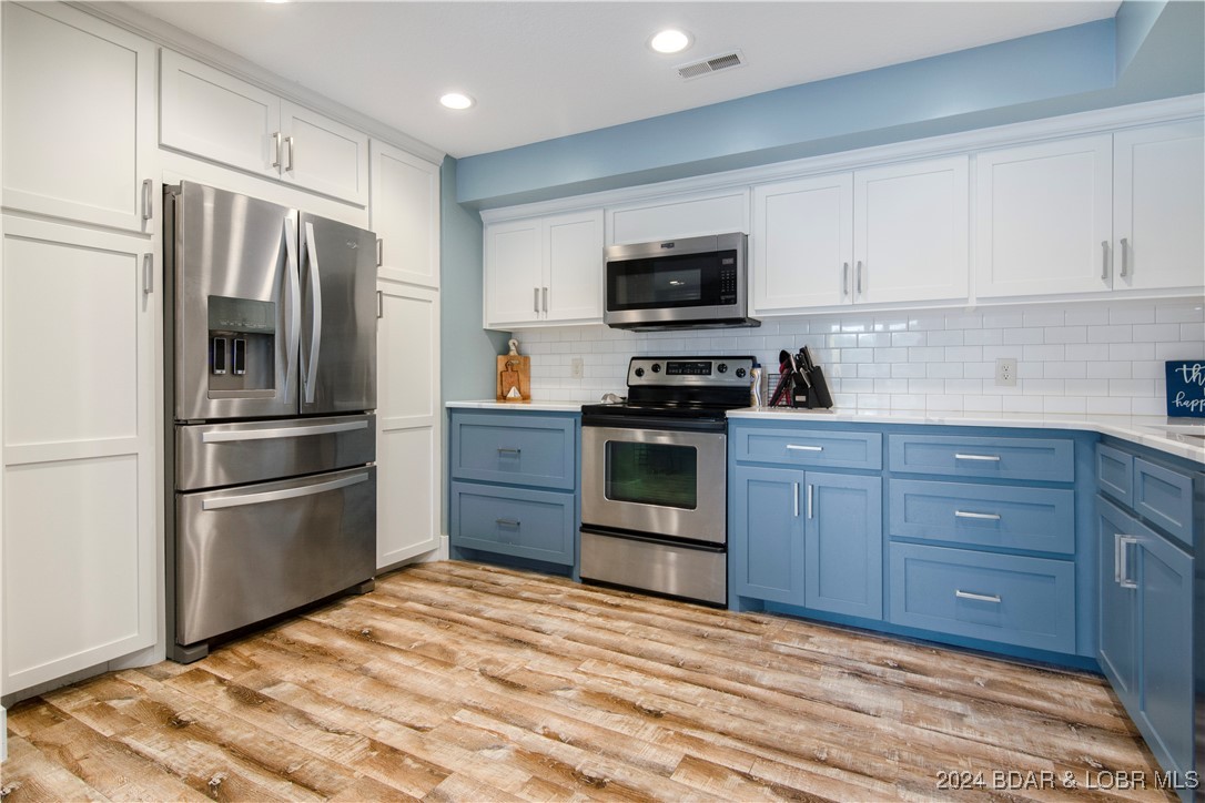 Gravois Mills, Missouri 65037, United States, 6 Bedrooms Bedrooms, ,5 BathroomsBathrooms,Residential,Contingent,47644