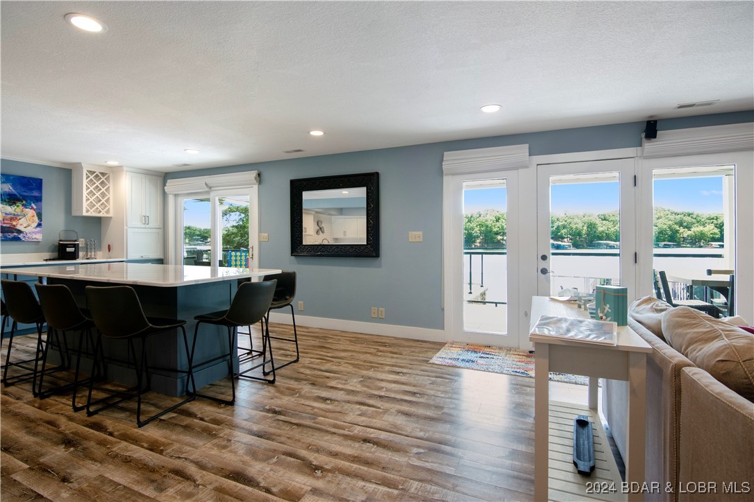 Gravois Mills, Missouri 65037, United States, 6 Bedrooms Bedrooms, ,5 BathroomsBathrooms,Residential,Contingent,47644