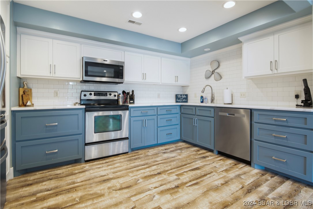 Gravois Mills, Missouri 65037, United States, 6 Bedrooms Bedrooms, ,5 BathroomsBathrooms,Residential,Contingent,47644