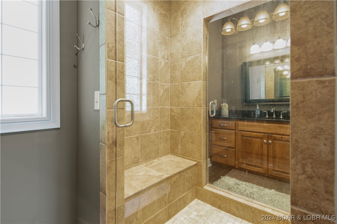 Gravois Mills, Missouri 65037, United States, 6 Bedrooms Bedrooms, ,5 BathroomsBathrooms,Residential,Contingent,47644