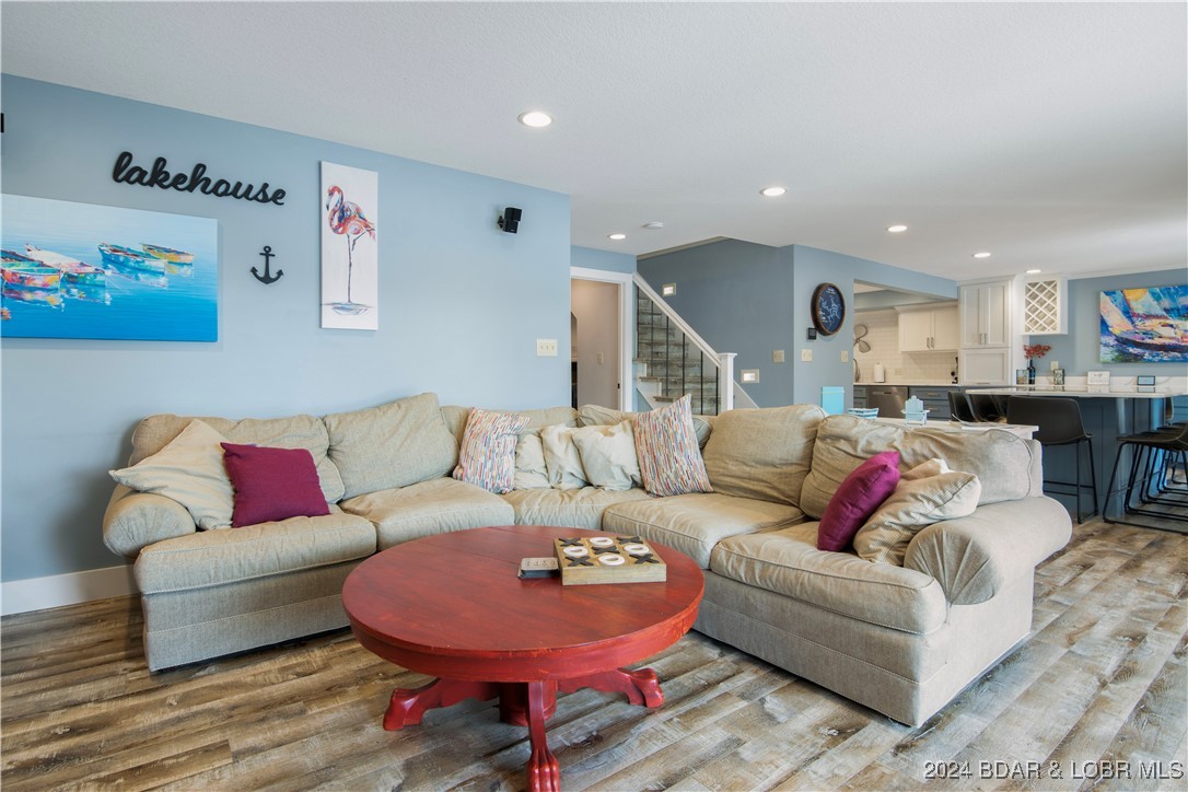 Gravois Mills, Missouri 65037, United States, 6 Bedrooms Bedrooms, ,5 BathroomsBathrooms,Residential,Contingent,47644