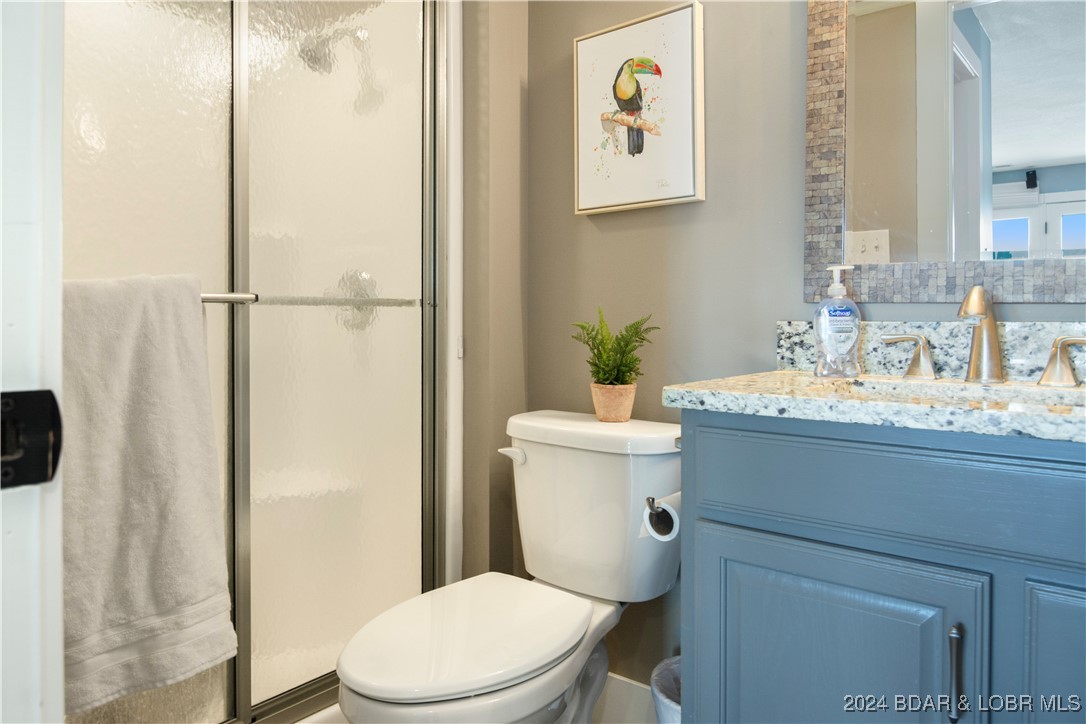 Gravois Mills, Missouri 65037, United States, 6 Bedrooms Bedrooms, ,5 BathroomsBathrooms,Residential,Contingent,47644