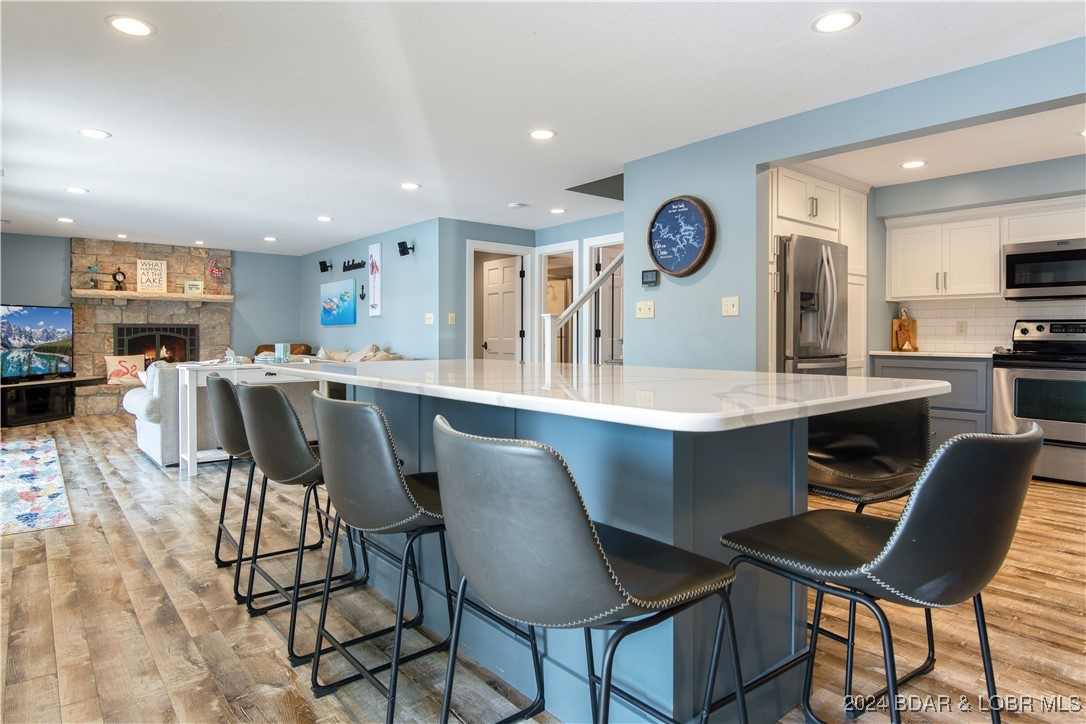 Gravois Mills, Missouri 65037, United States, 6 Bedrooms Bedrooms, ,5 BathroomsBathrooms,Residential,Contingent,47644