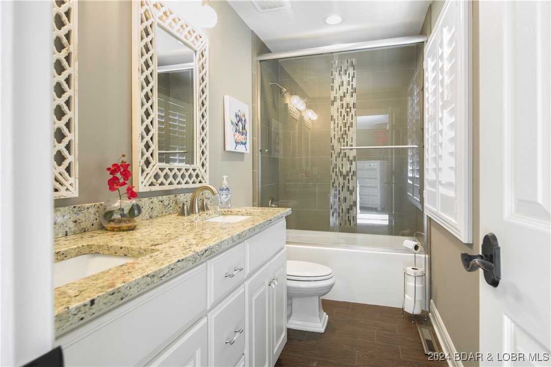 Gravois Mills, Missouri 65037, United States, 6 Bedrooms Bedrooms, ,5 BathroomsBathrooms,Residential,Contingent,47644