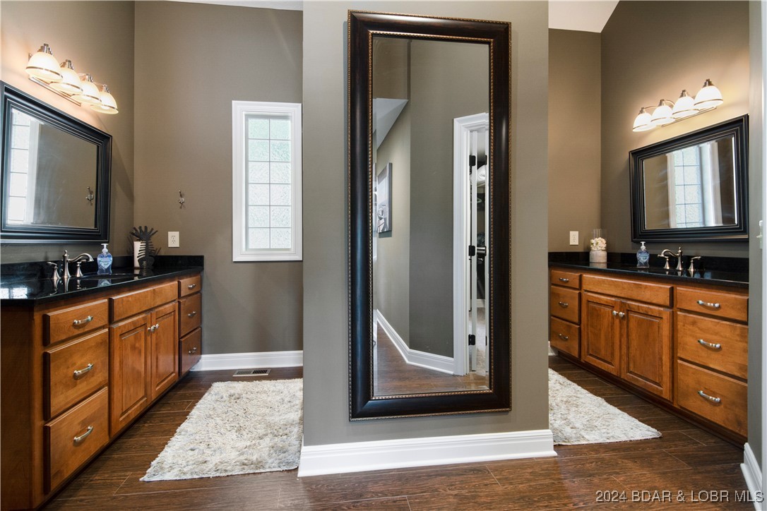 Gravois Mills, Missouri 65037, United States, 6 Bedrooms Bedrooms, ,5 BathroomsBathrooms,Residential,Contingent,47644