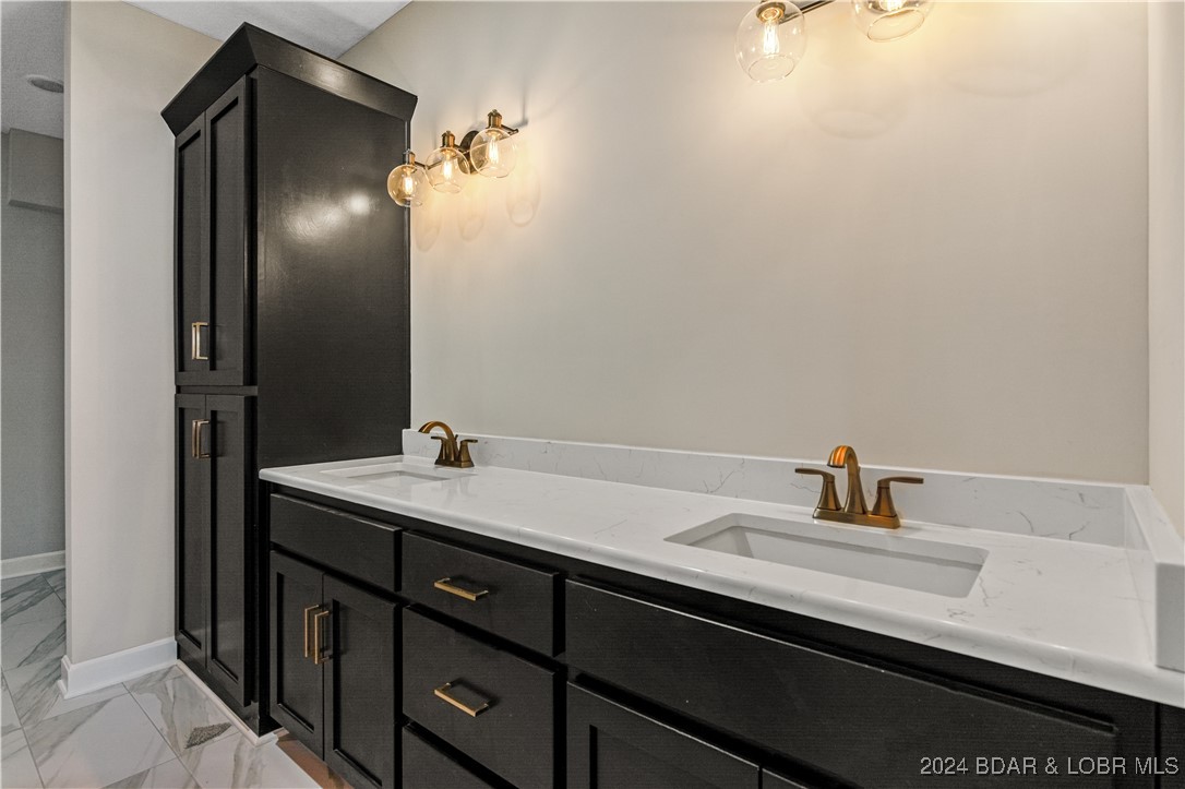 Climax Springs, Missouri 65324, United States, 6 Bedrooms Bedrooms, ,5 BathroomsBathrooms,Residential,Active,47811