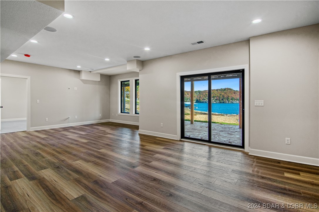 Climax Springs, Missouri 65324, United States, 6 Bedrooms Bedrooms, ,5 BathroomsBathrooms,Residential,Active,47811