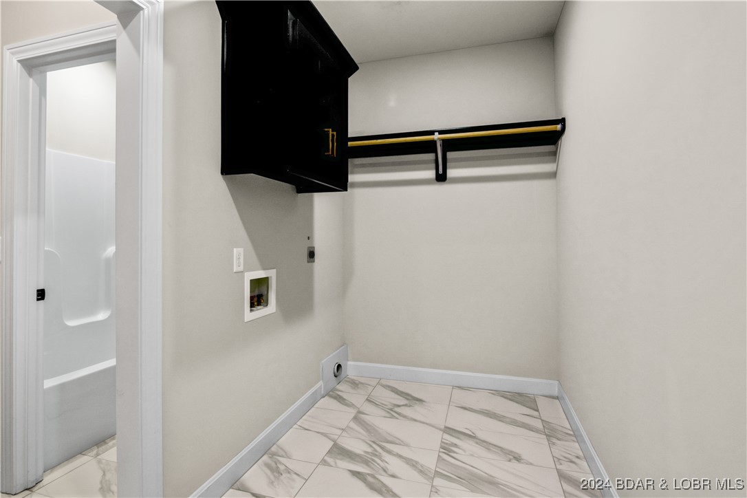 Climax Springs, Missouri 65324, United States, 6 Bedrooms Bedrooms, ,5 BathroomsBathrooms,Residential,Active,47811