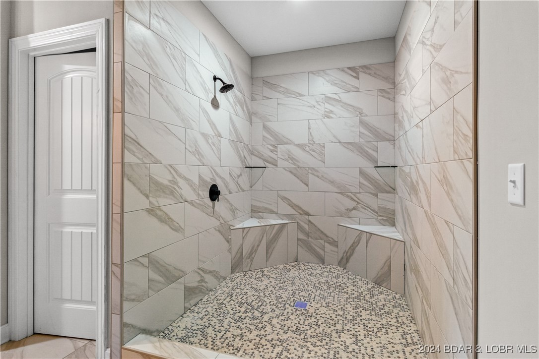 Climax Springs, Missouri 65324, United States, 6 Bedrooms Bedrooms, ,5 BathroomsBathrooms,Residential,Active,47811