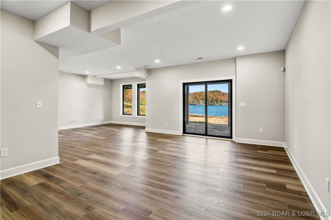 Climax Springs, Missouri 65324, United States, 6 Bedrooms Bedrooms, ,5 BathroomsBathrooms,Residential,Active,47811