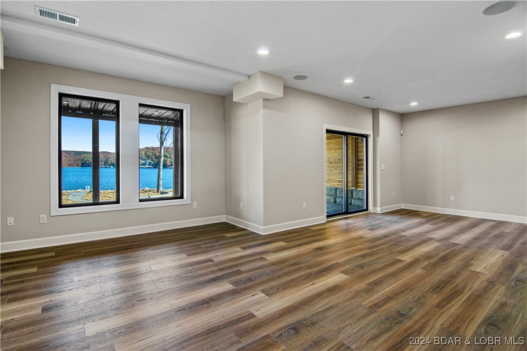 Climax Springs, Missouri 65324, United States, 6 Bedrooms Bedrooms, ,5 BathroomsBathrooms,Residential,Active,47811